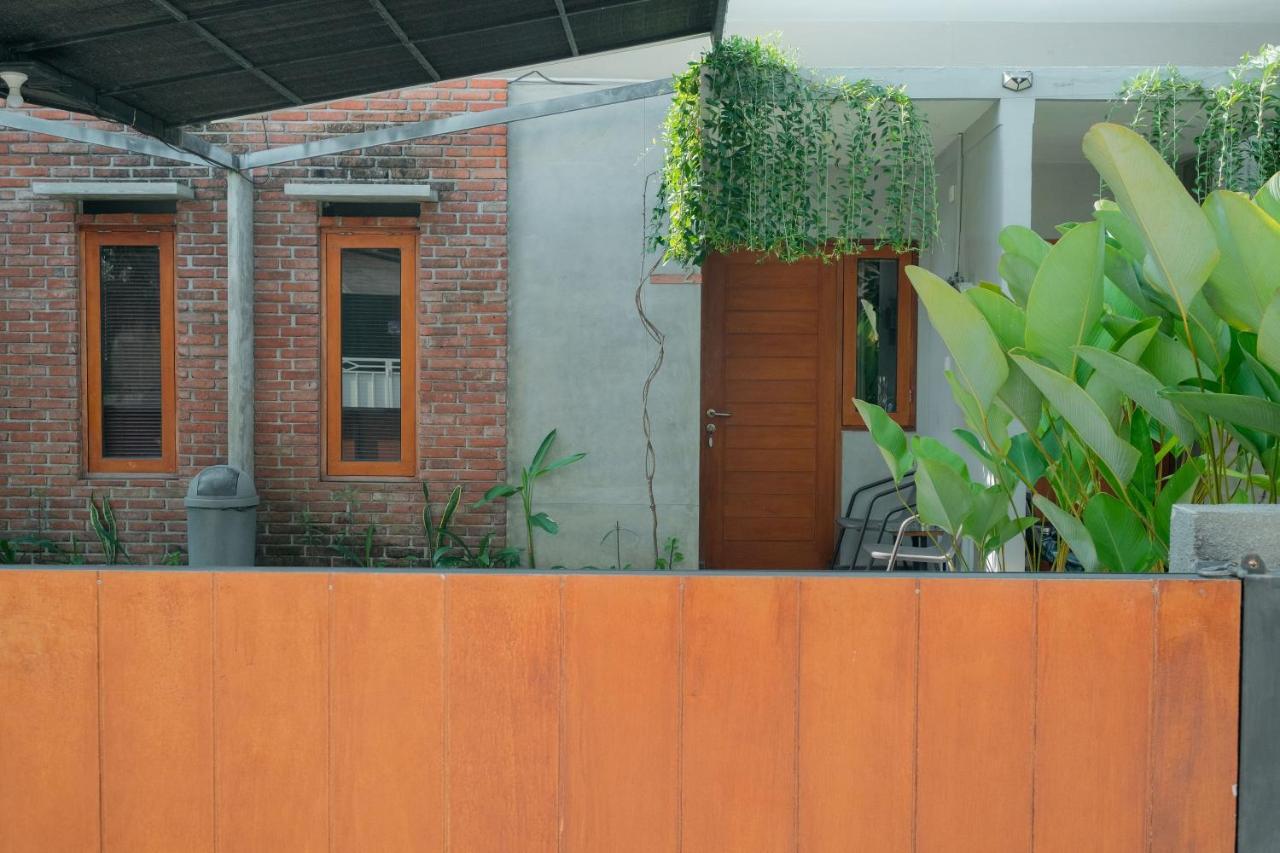 Andewi Guest House Denpasar RedPartner Sanur  Bagian luar foto