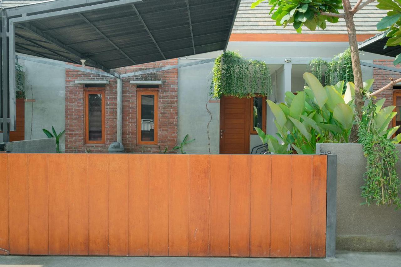 Andewi Guest House Denpasar RedPartner Sanur  Bagian luar foto